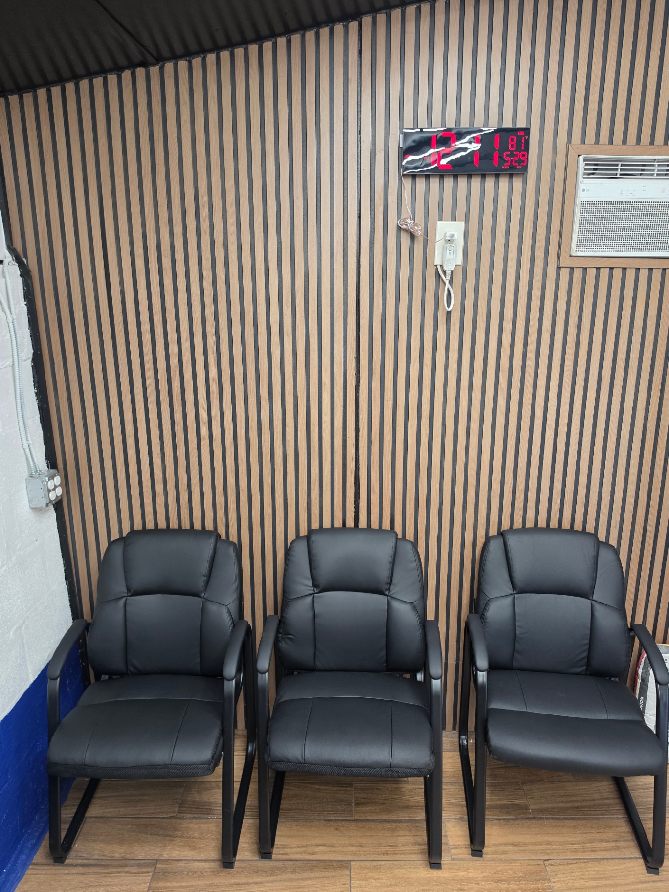 Comfortable customer waiting area at Sunoco Auto Repair